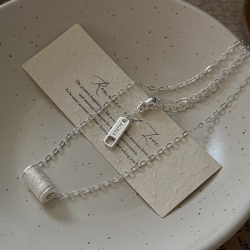 BRUSHED TEXTURE PENDANT NECKLACE