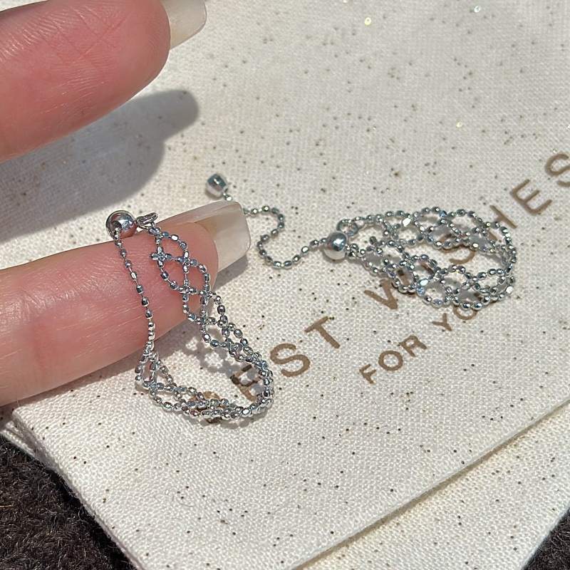 MINIMALIST LACE PULL-TO-ADJUST RING