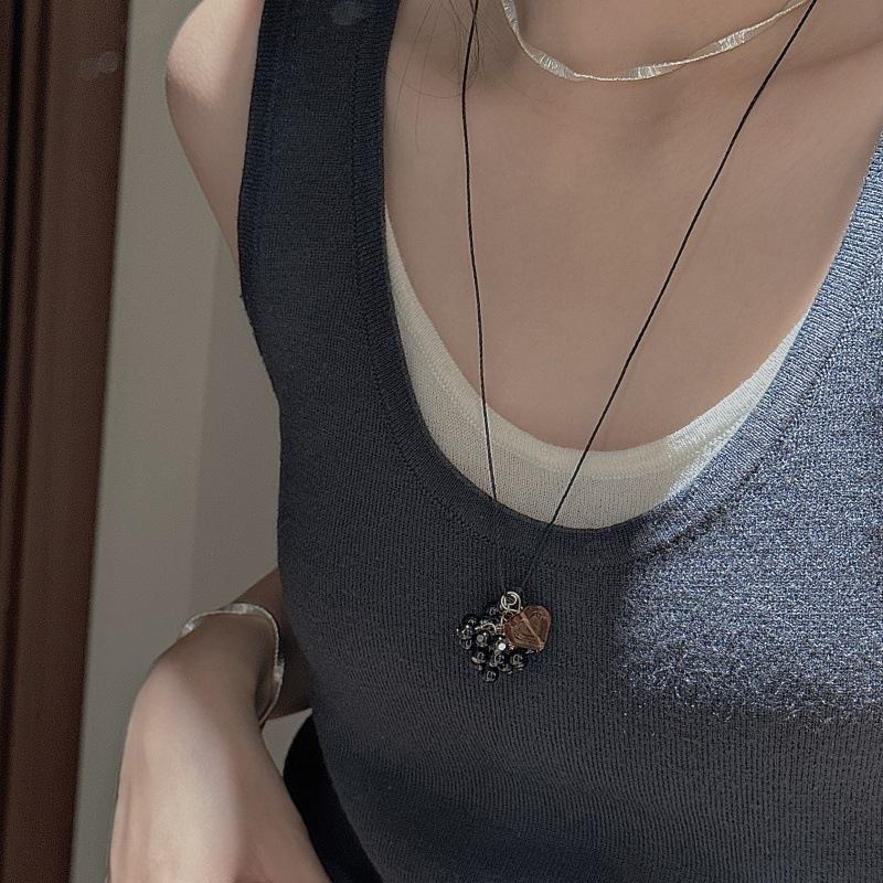 LONG BLACK GRAPE NECKLACE