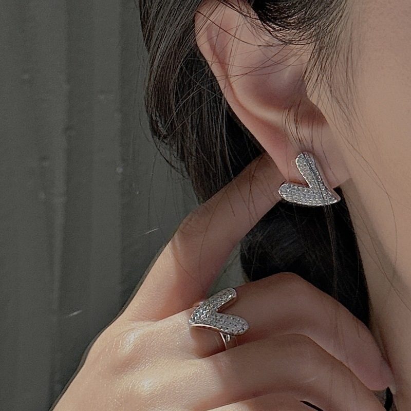 LUMINOUS HEART EARRINGS