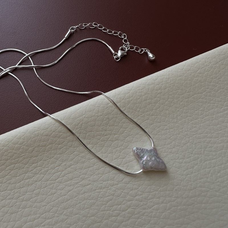 BAROQUE PEARL PENDANT NECKLACE