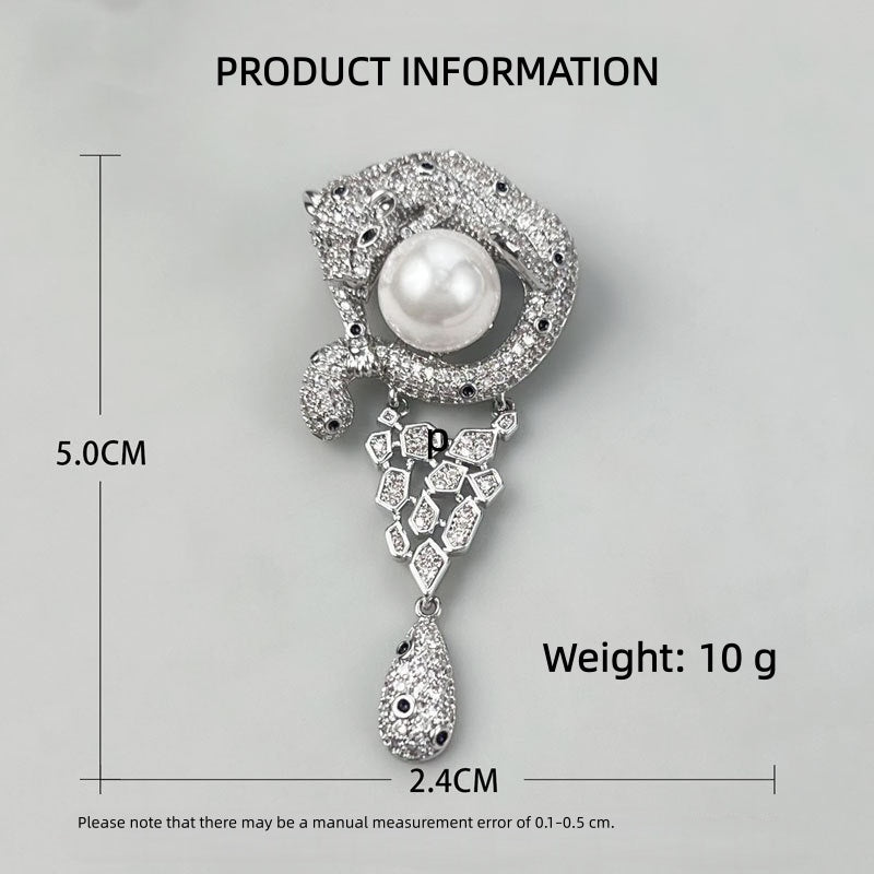 「 A Dozing Leopard 」Brooch