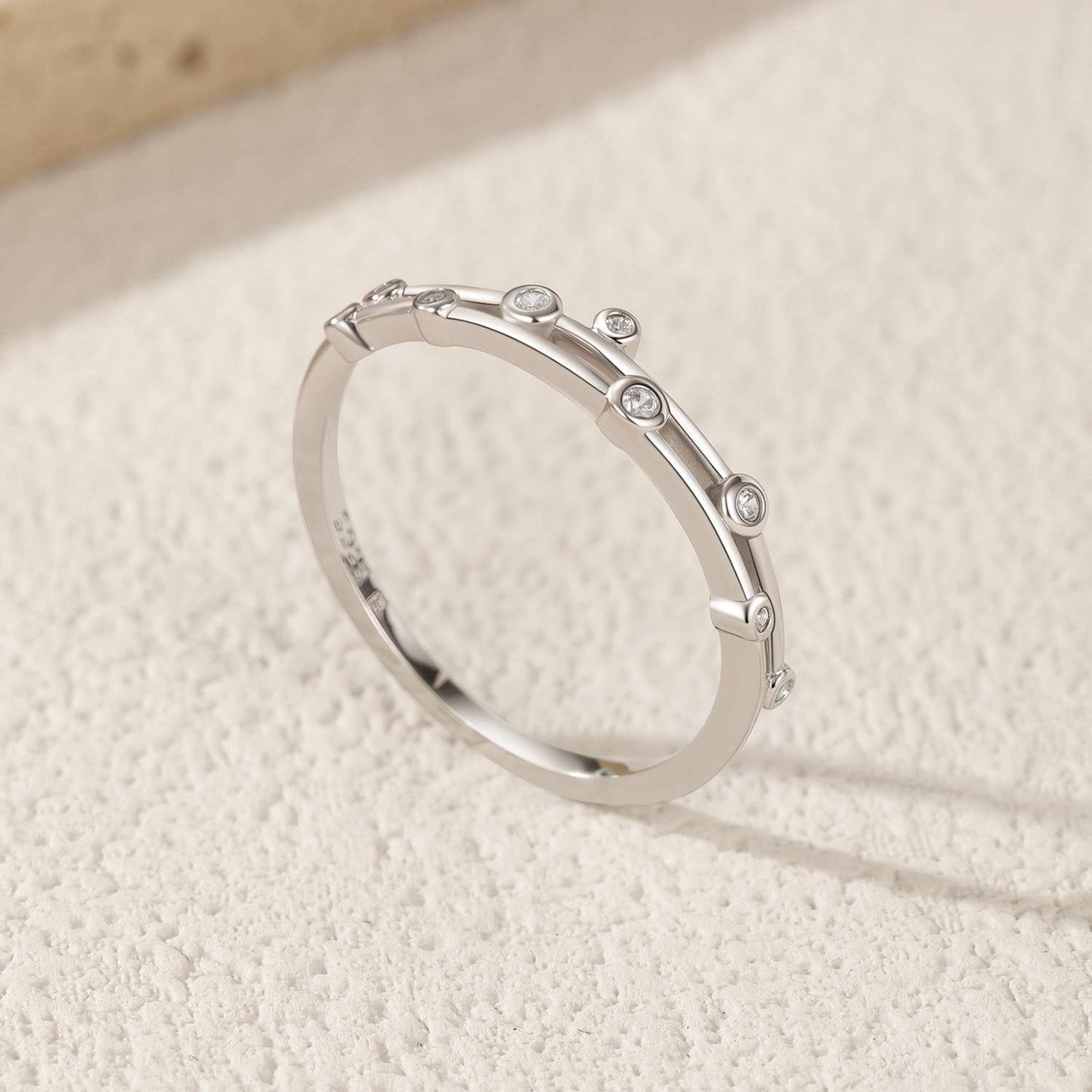 MINIMALIST LINE RING