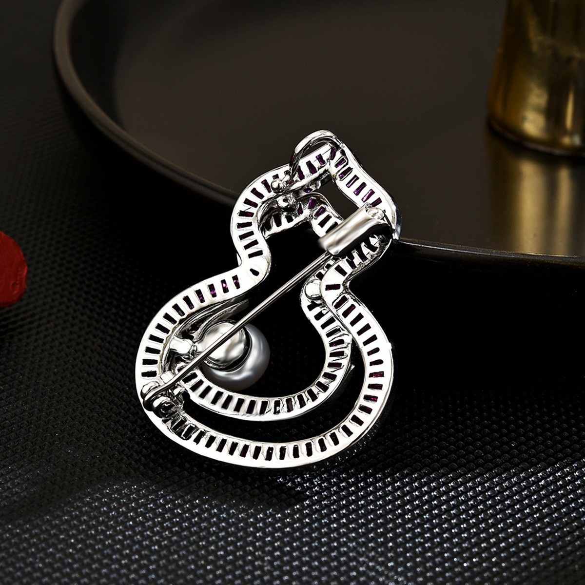 DOUBLE-LAYER GOURD BROOCH