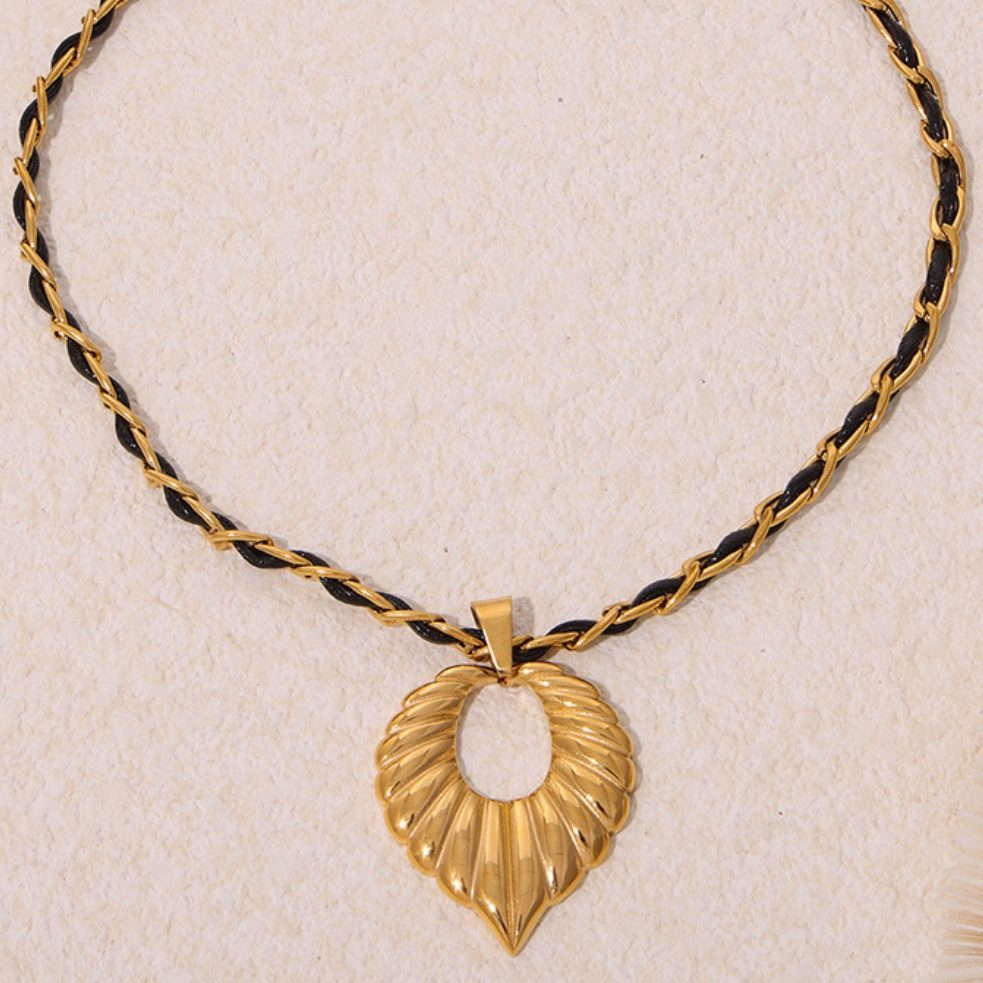 VERTICAL-STRIPE HEART PENDANT NECKLACE