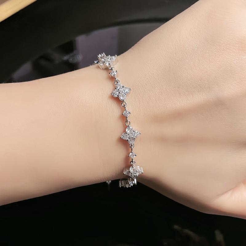 S925 Sterling Silver Four-Leaf Clover Bracelet with Moissanite