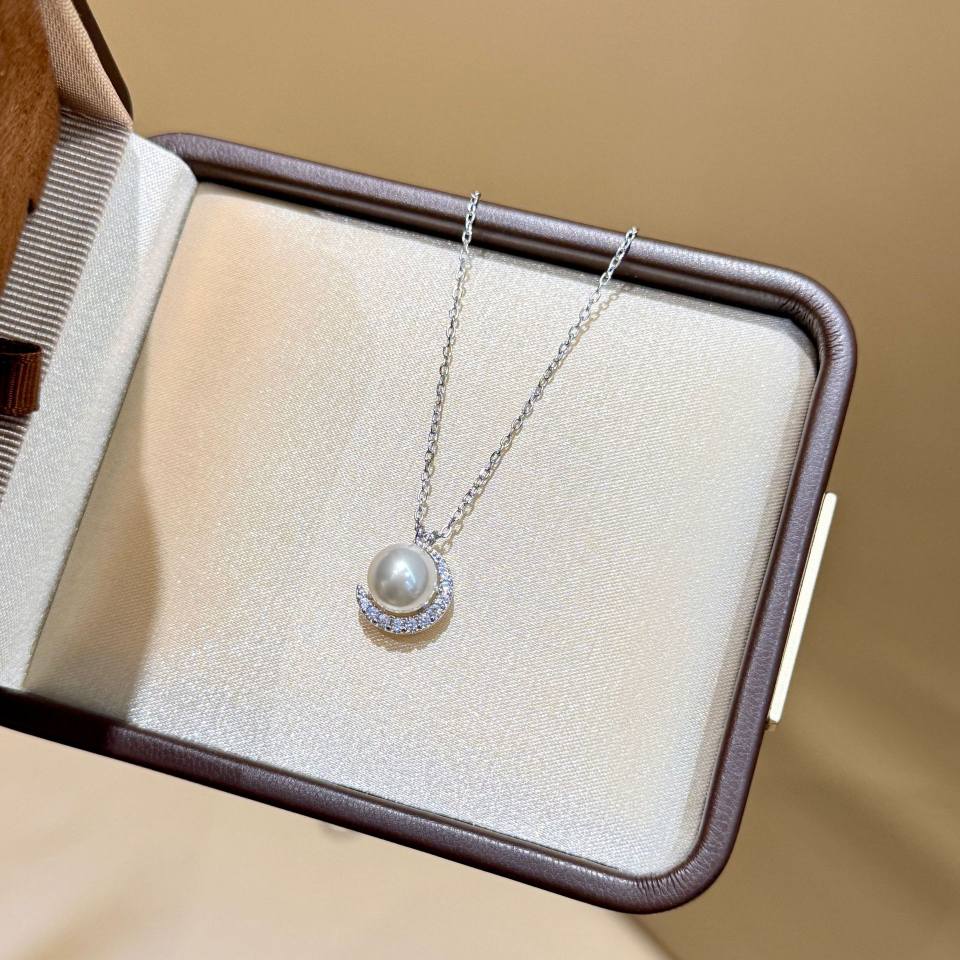 CRESCENT MOON EMBRACING PEARL NECKLACE