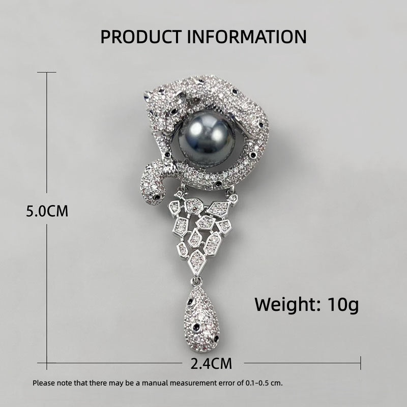 「 A Dozing Leopard 」Brooch