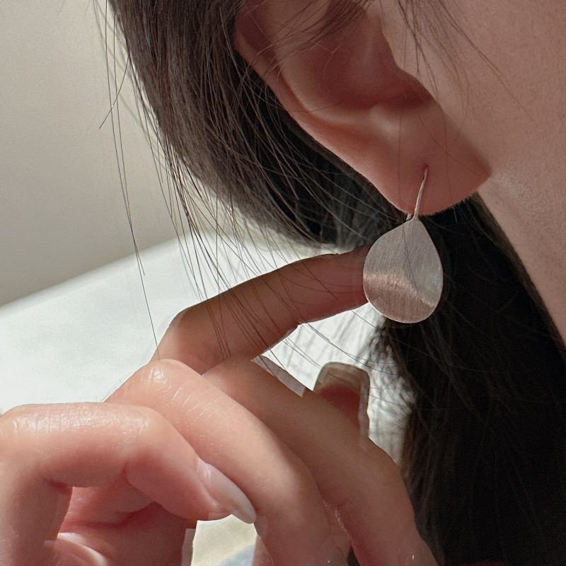 BRUSHED FALLEN LEAF EARRINGS