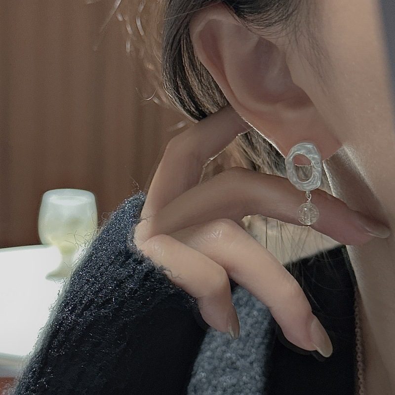 WHITE AGATE PENDANT EARRINGS