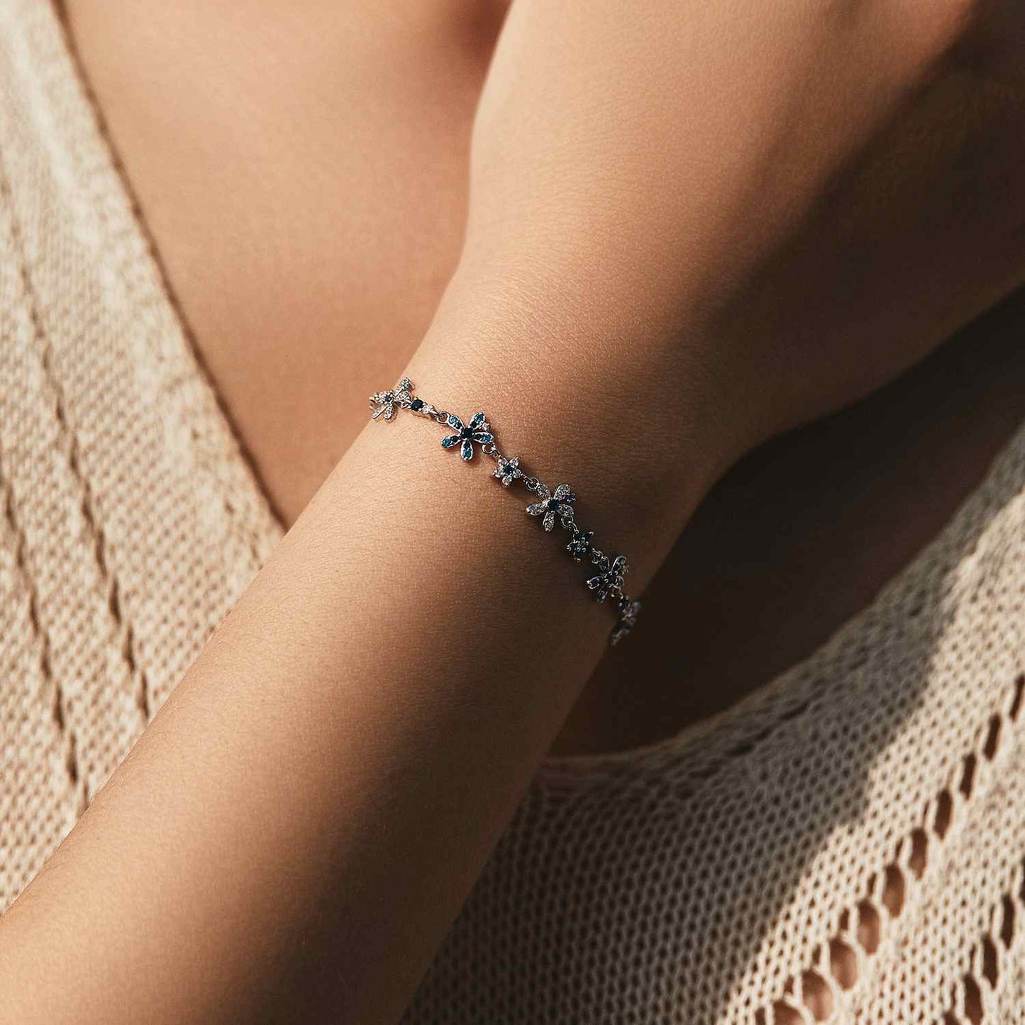 「 AZURE BLOOM 」 BRACELET