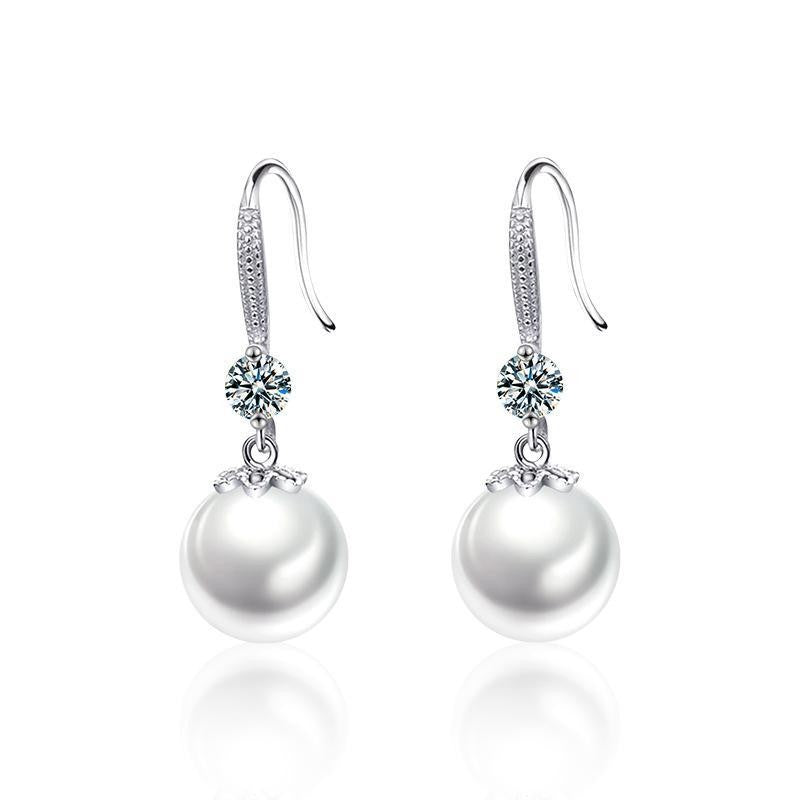 Pearl Earrings Inlaid with Moissanite