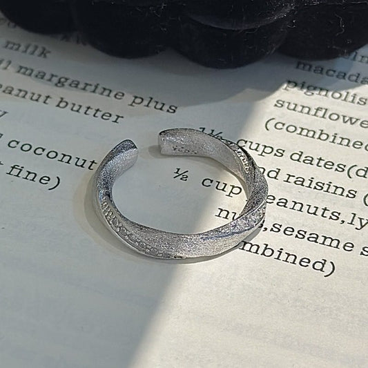 TWISTED TEXTURE RING
