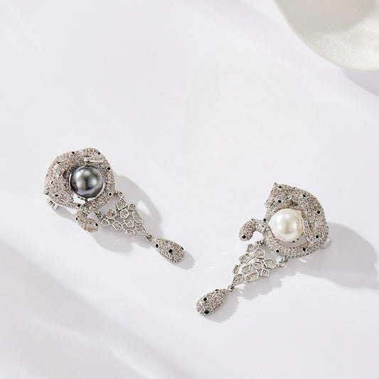 「 A Dozing Leopard 」Brooch