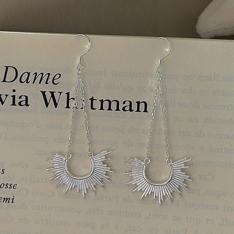 LONG FAN-SHAPED EARRINGS