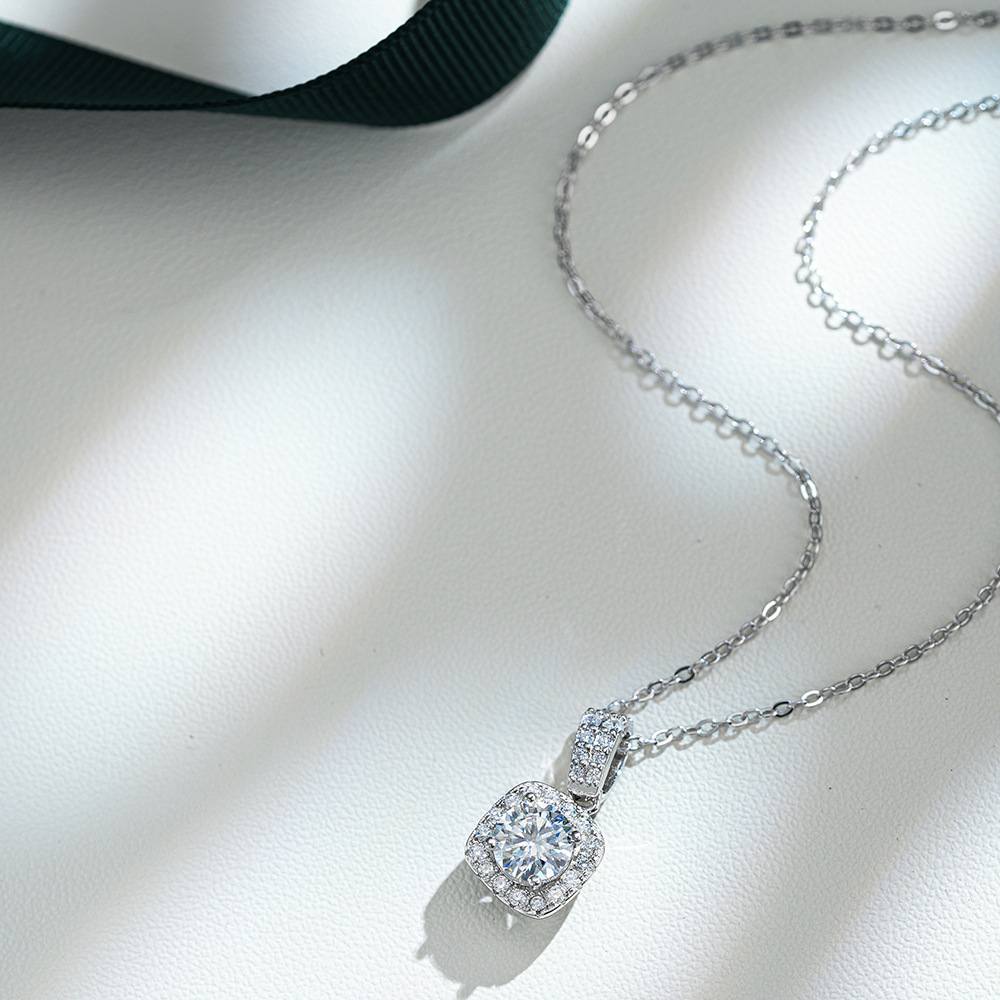 SUGARCUBE MOISSANITE NECKLACE