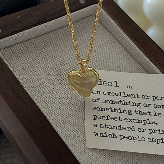 MATTE HEART PENDANT NECKLACE