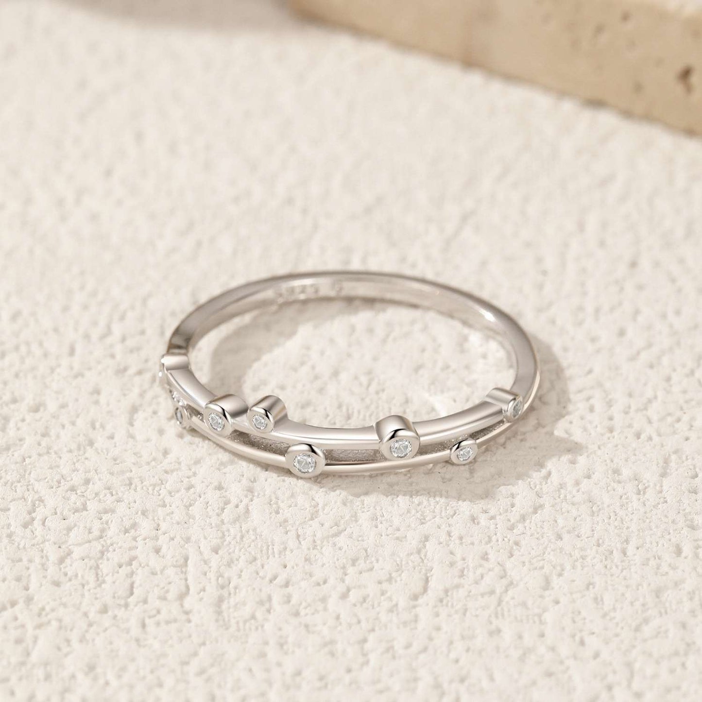 MINIMALIST LINE RING