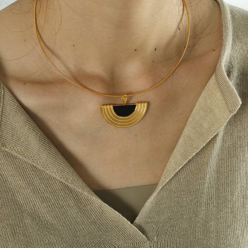 SEMICIRCULAR PENDANT NECKLACE & EARRING SET