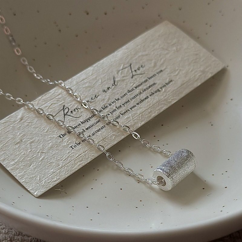 BRUSHED TEXTURE PENDANT NECKLACE