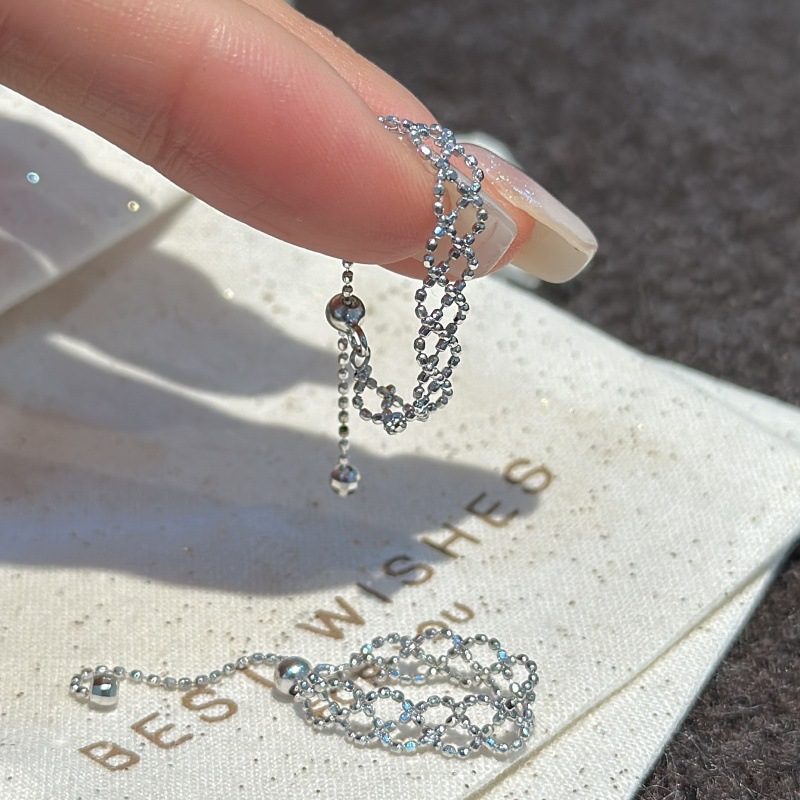 MINIMALIST LACE PULL-TO-ADJUST RING