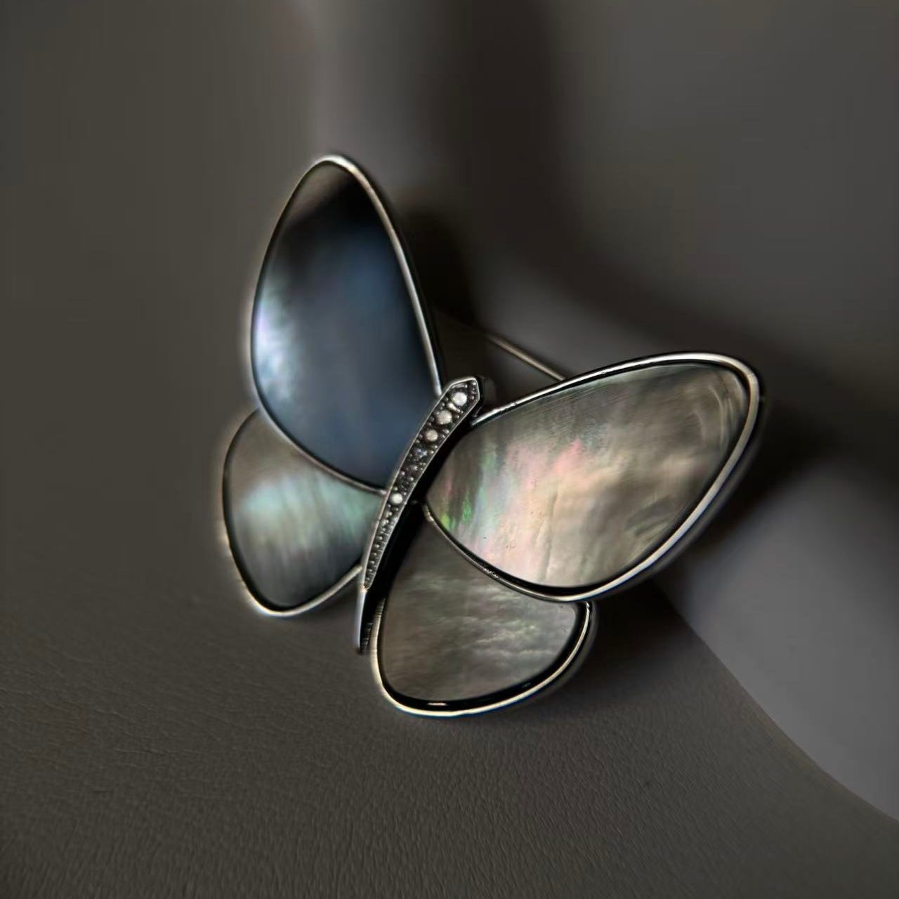 GRAY SHELL BUTTERFLY BROOCH